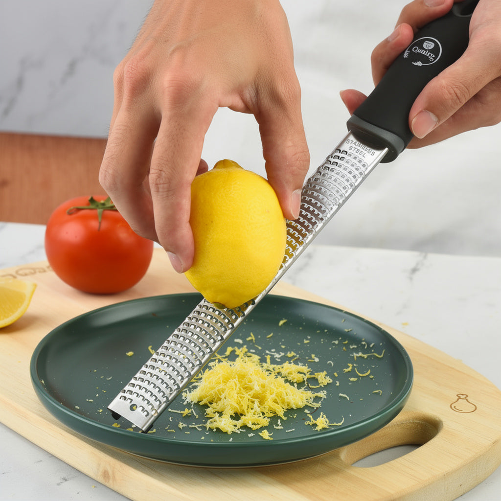 Qualty Dunne Rasp RVS | Inclusief Borstel & Beschermhoes